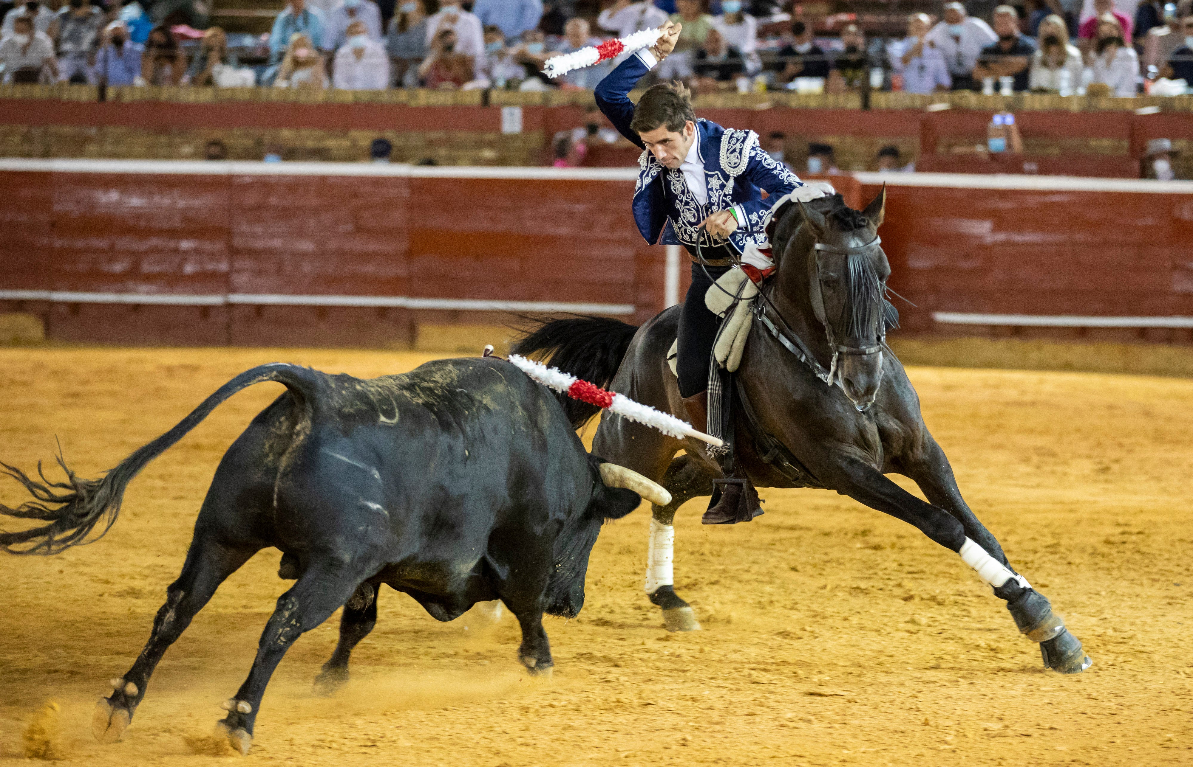 La corrida de rejones de las Colombinas, en imágenes