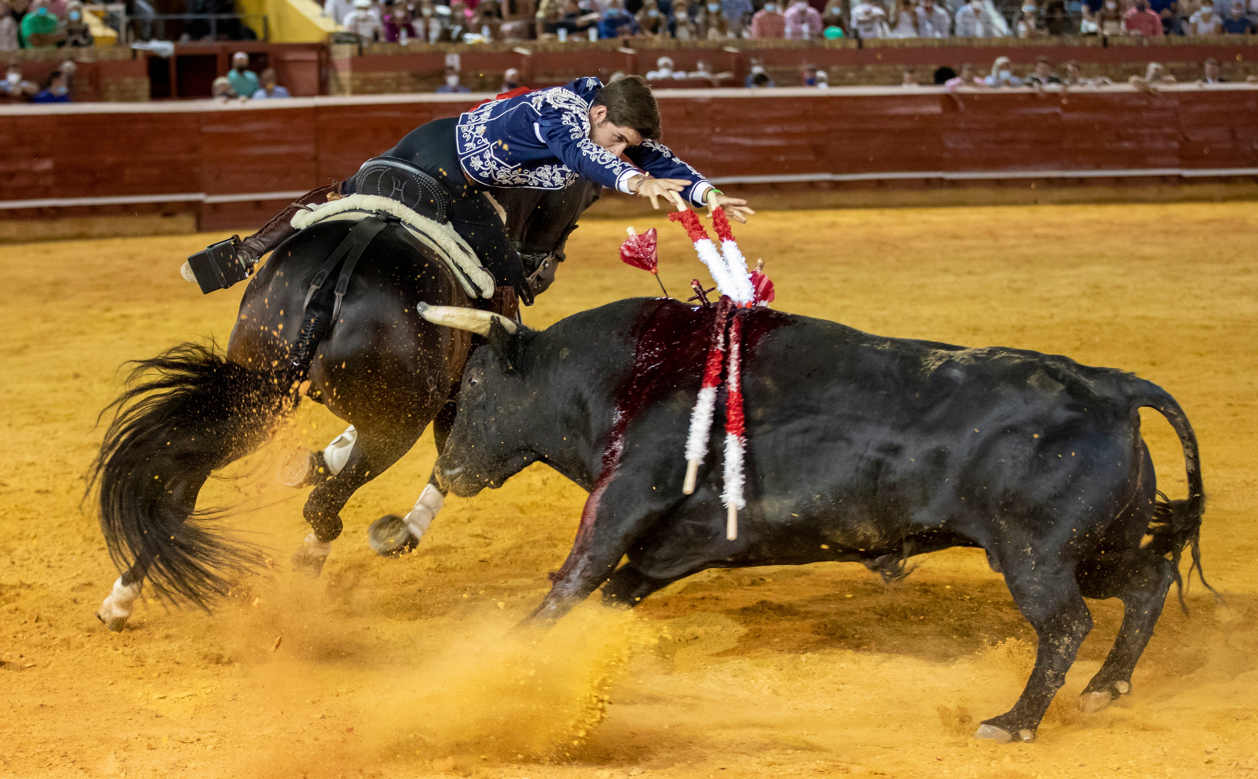 La corrida de rejones de las Colombinas, en imágenes