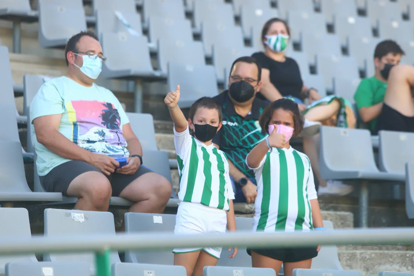 El ambiente del Córdoba-Marbella, en imágenes