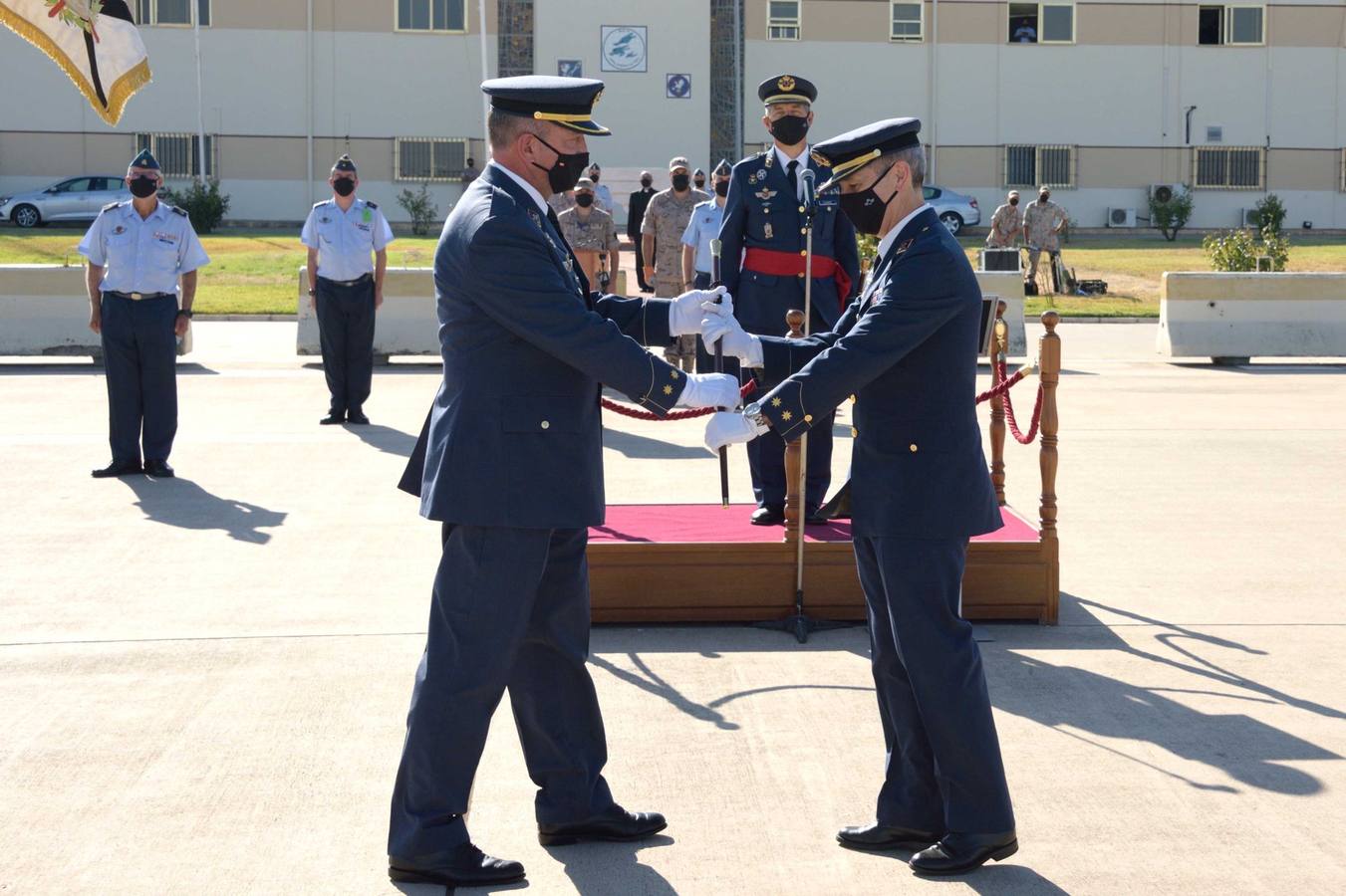 En imágenes, la toma de posesión del nuevo jefe de la base aérea de Morón