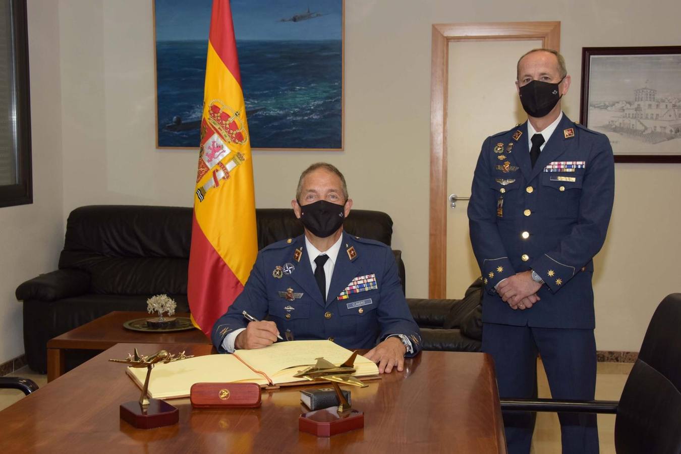 En imágenes, la toma de posesión del nuevo jefe de la base aérea de Morón