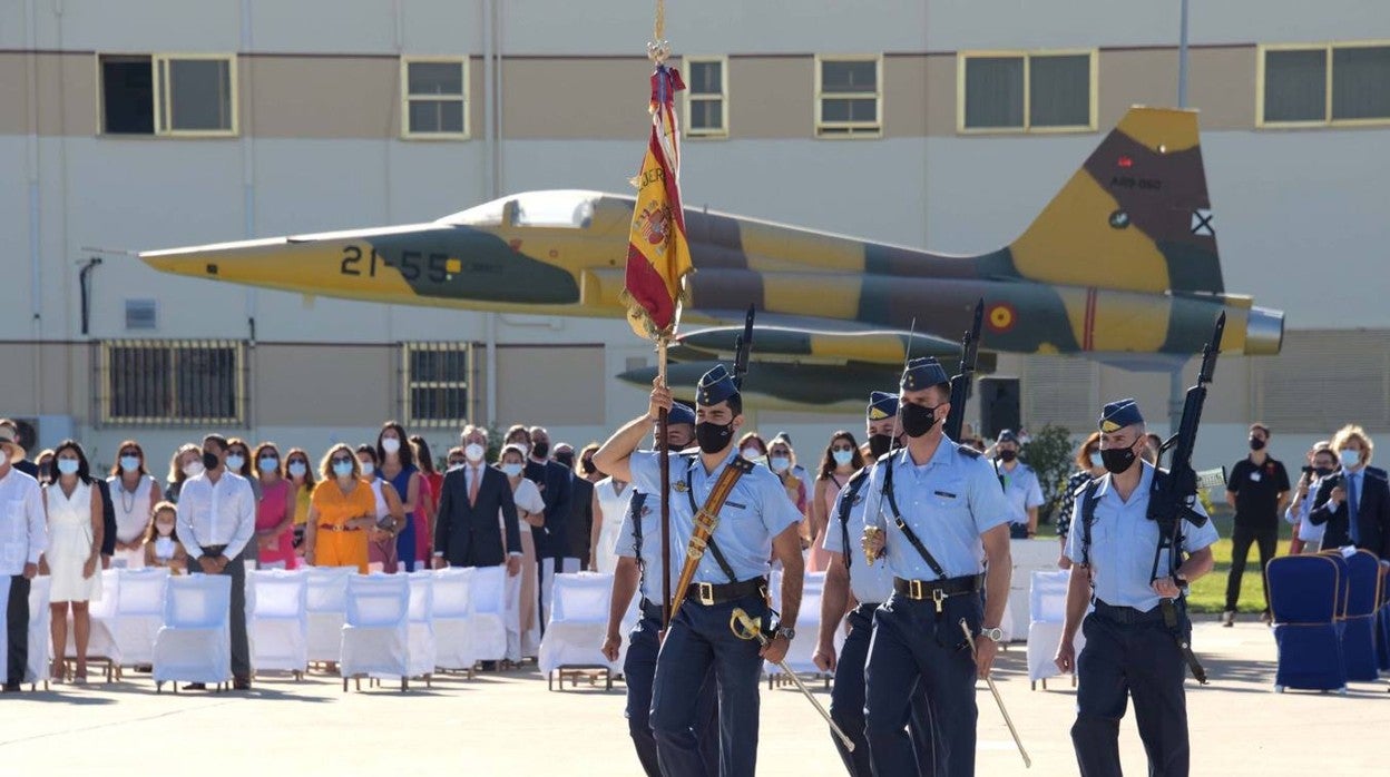 En imágenes, la toma de posesión del nuevo jefe de la base aérea de Morón