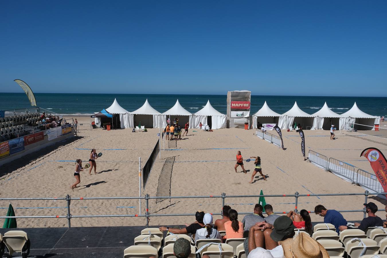 FOTOS: Liga Mapfre de Tenis Playa en La Victoria, en Cádiz capital