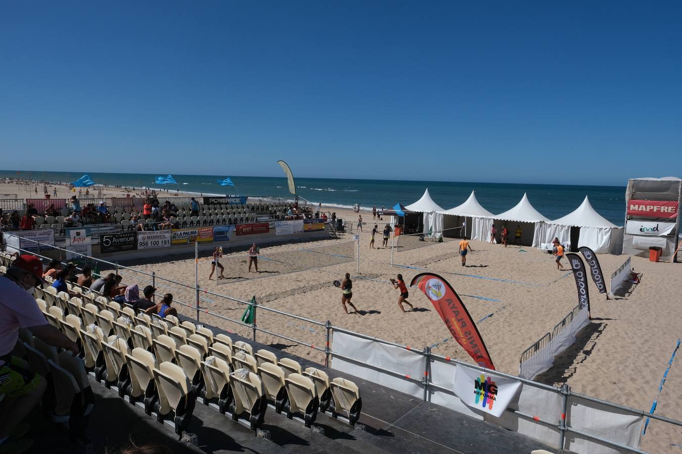 FOTOS: Liga Mapfre de Tenis Playa en La Victoria, en Cádiz capital