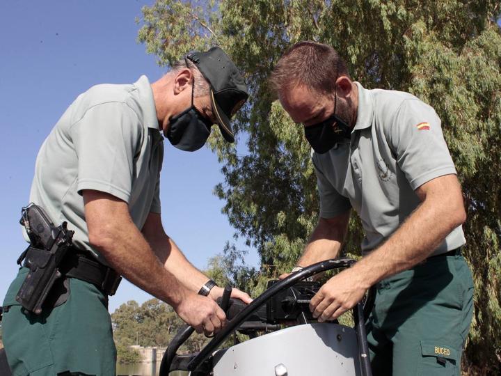 Sevilla fue uno de los primeros destinos donde se abrieron equipos de buceadores de la Guardia Civil en territorio nacional