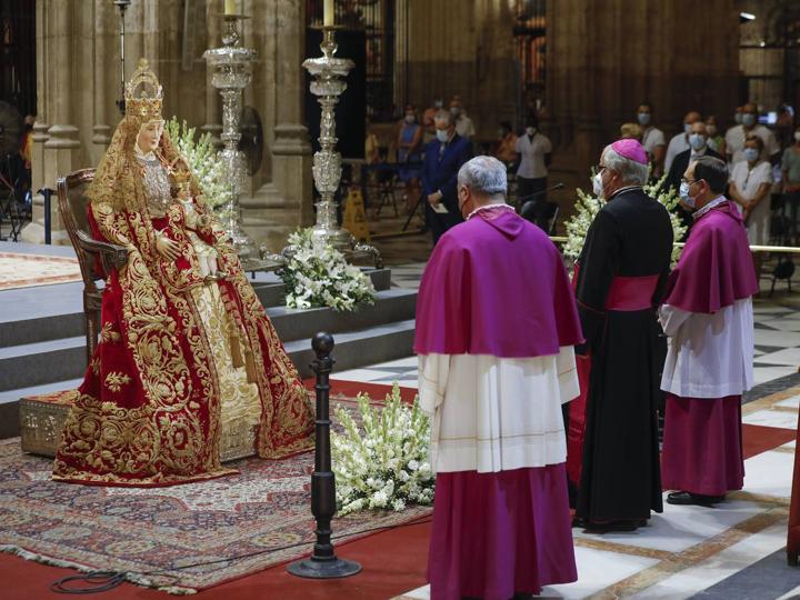 La novena de la Virgen de los Reyes, en imágenes