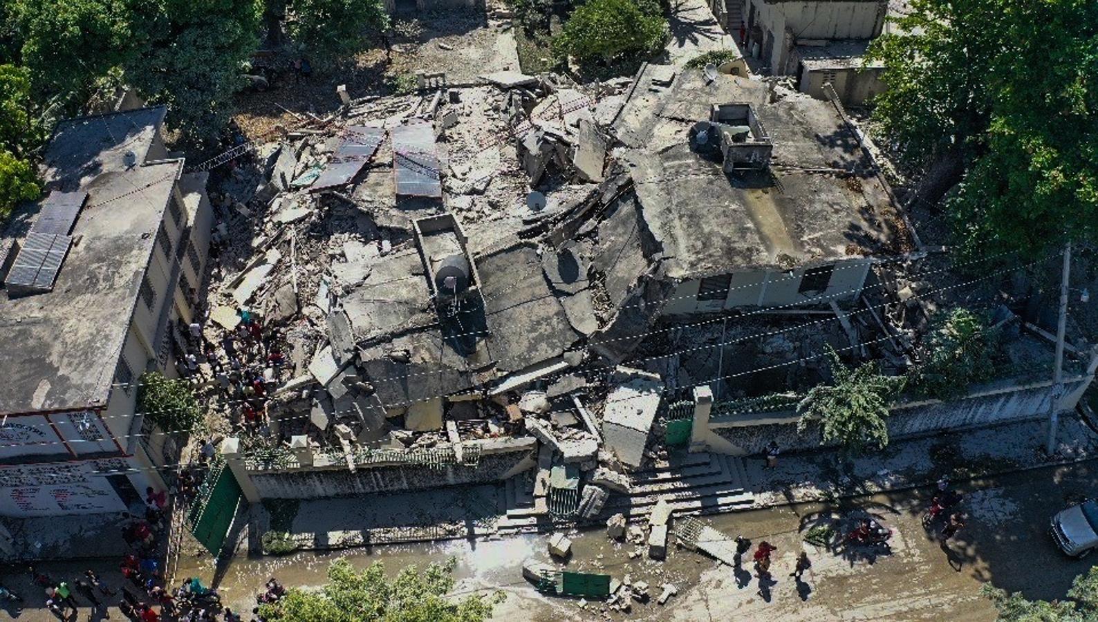 Fotografía desde un dron que muestra los efectos del terremoto. 