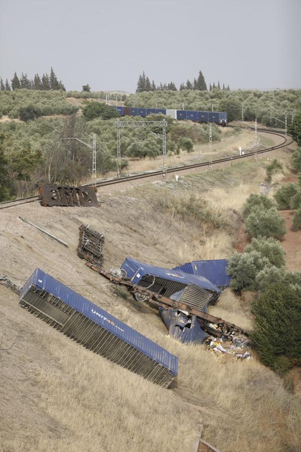 El descarrilamiento del tren en Montoro, en imágenes