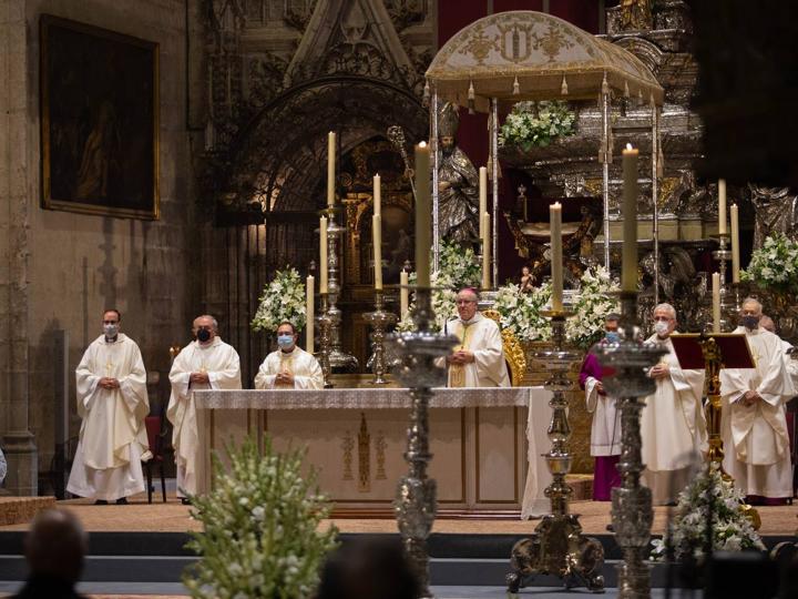 Meneses ha mostrado su deseo de hacer un acto extraordinario con la Virgen de los Reyes