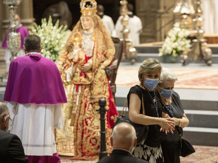 Meneses ha mostrado su deseo de hacer un acto extraordinario con la Virgen de los Reyes