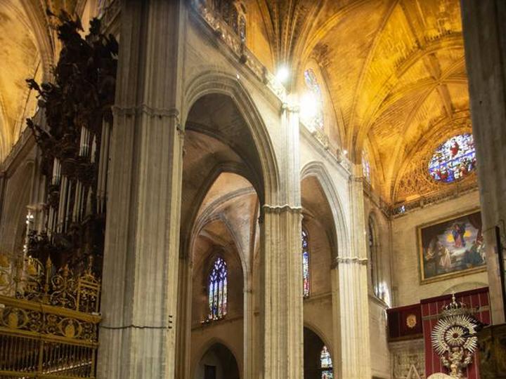 Meneses ha mostrado su deseo de hacer un acto extraordinario con la Virgen de los Reyes