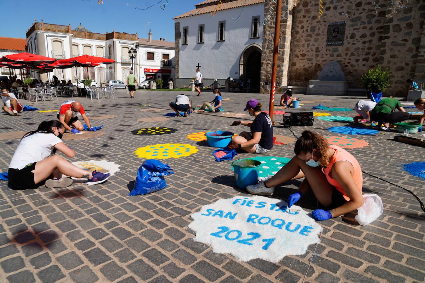 Las alfombras por San Roque de Dos Torres, en imágenes