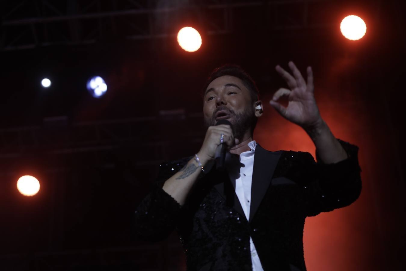 FOTOS: Noche de reecuentros para Miguel Poveda en el Concert Music Festival