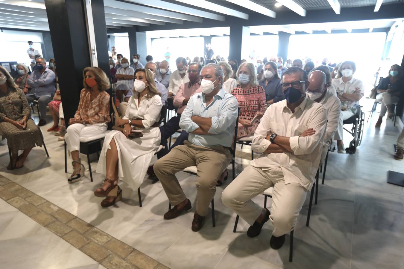 FOTOS: El alcalde de Madrid, Martínez-Almeida, en el ciclo de conferencias Aula de Cultura de Vista Hermosa, en El Puerto