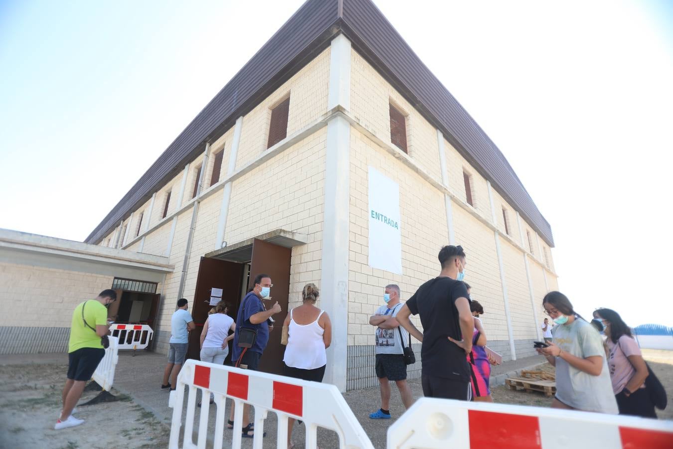 Fotos: Vacunación masiva en Jerez en el Pabellón Polideportivo Vega Veguita