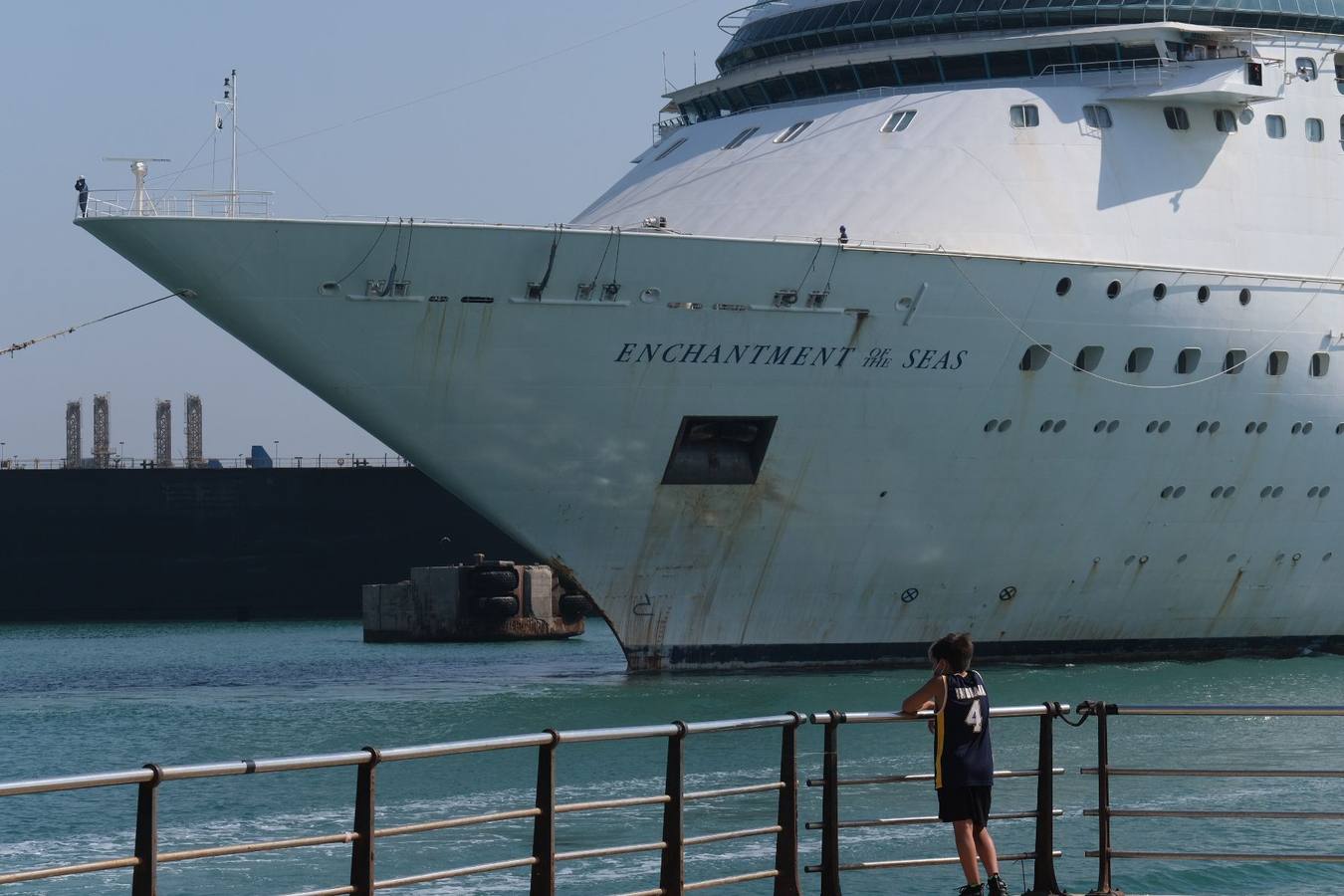 Fotos: El crucero ‘Enchantment of the Seas’ llega a Navantia Cádiz