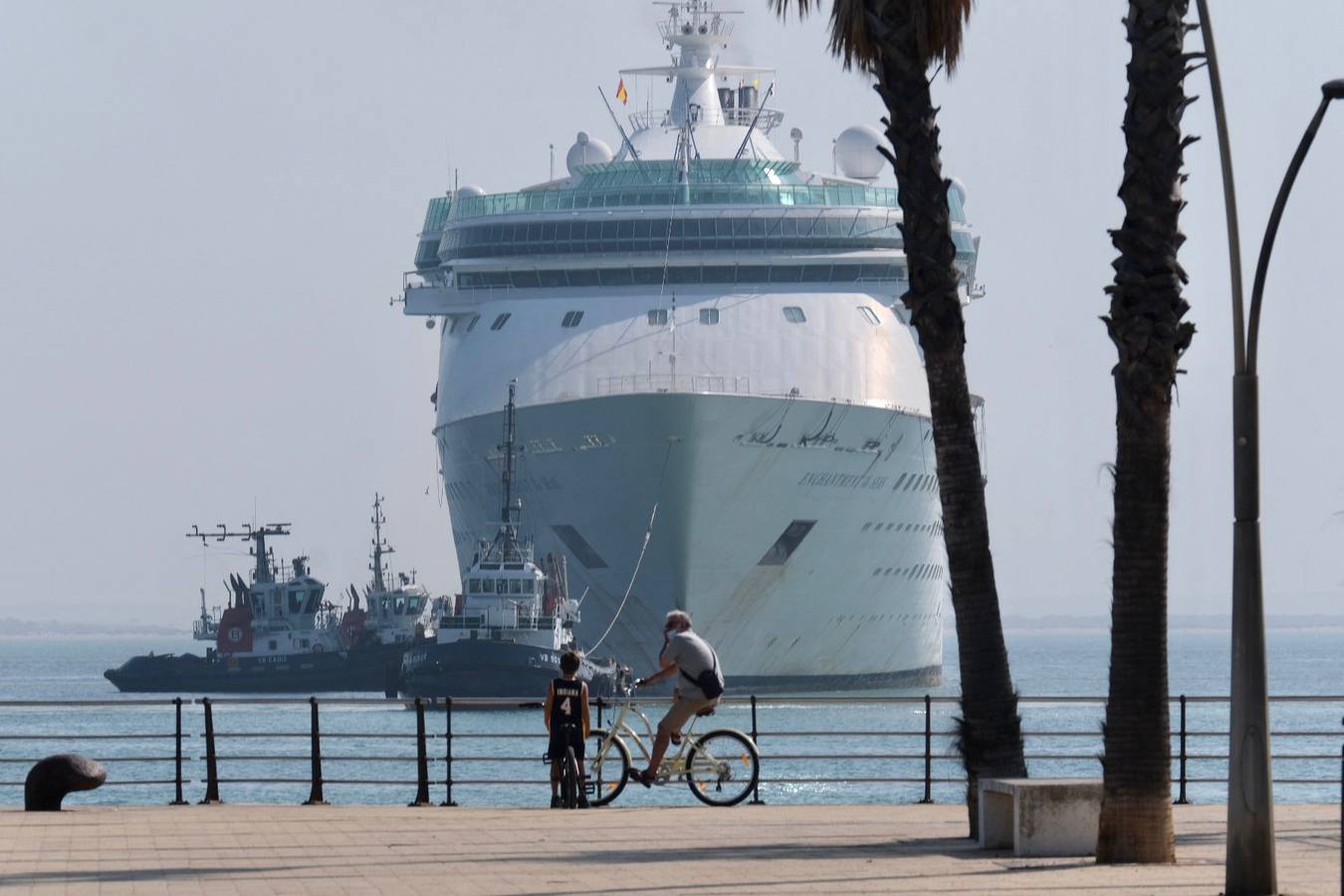 Fotos: El crucero ‘Enchantment of the Seas’ llega a Navantia Cádiz