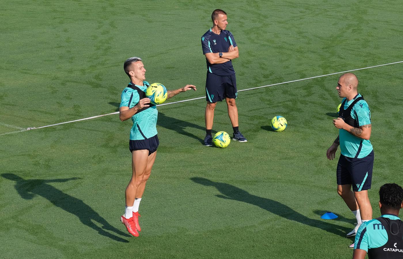 FOTOS: Entrenamiento del Cádiz CF antes de visitar el Benito Villamarín