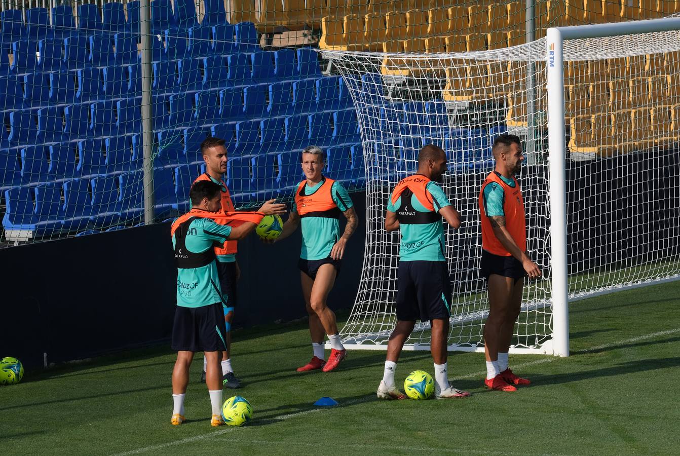 FOTOS: Entrenamiento del Cádiz CF antes de visitar el Benito Villamarín