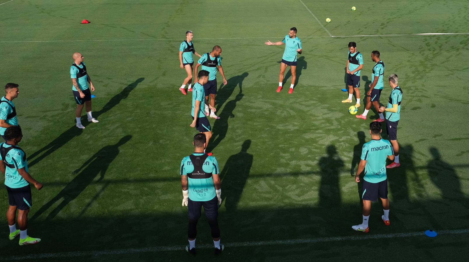 FOTOS: Entrenamiento del Cádiz CF antes de visitar el Benito Villamarín