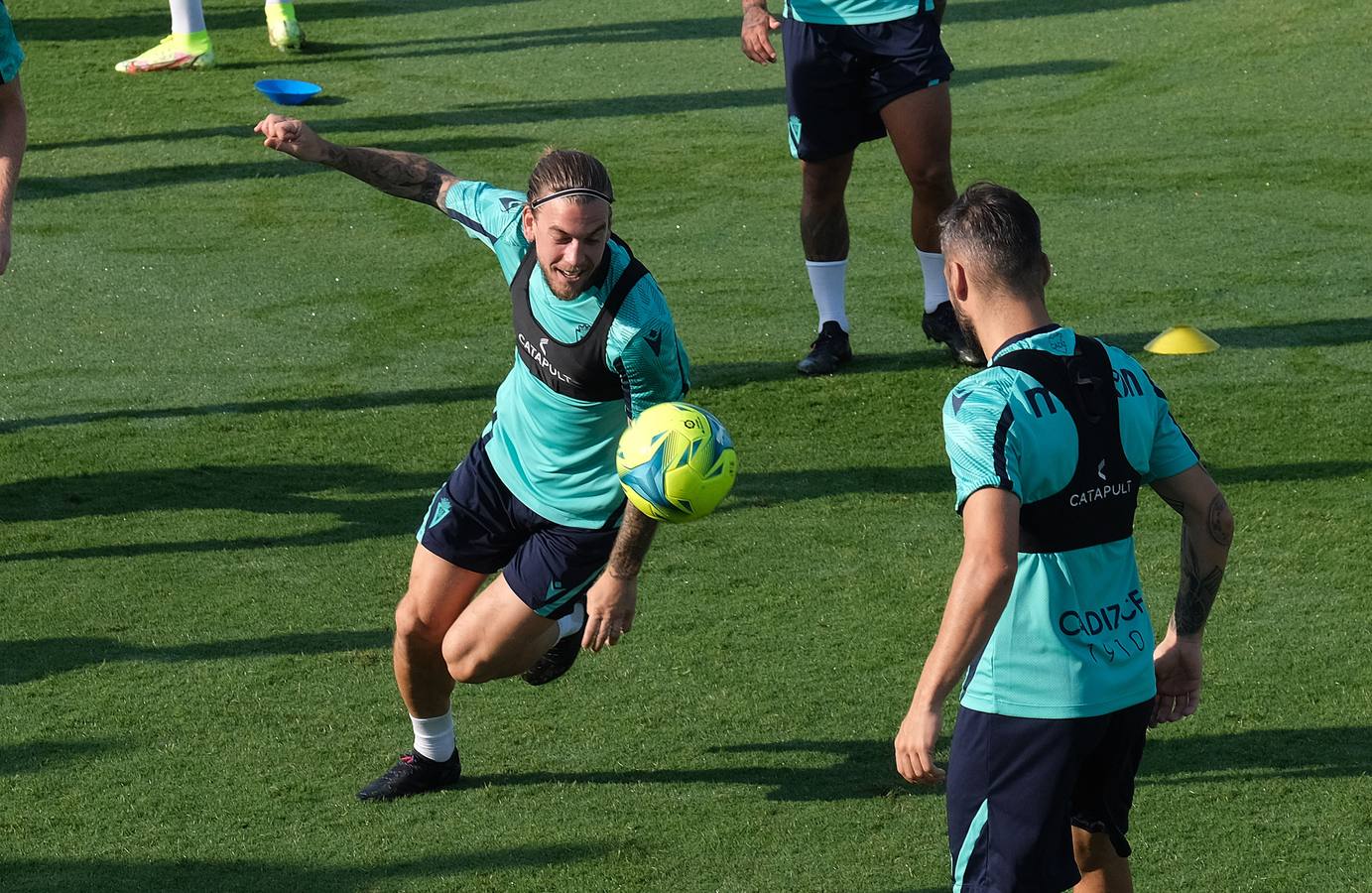 FOTOS: Entrenamiento del Cádiz CF antes de visitar el Benito Villamarín