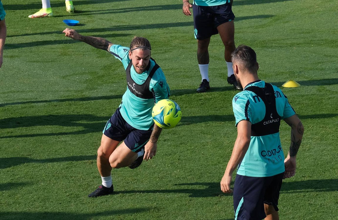 FOTOS: Entrenamiento del Cádiz CF antes de visitar el Benito Villamarín