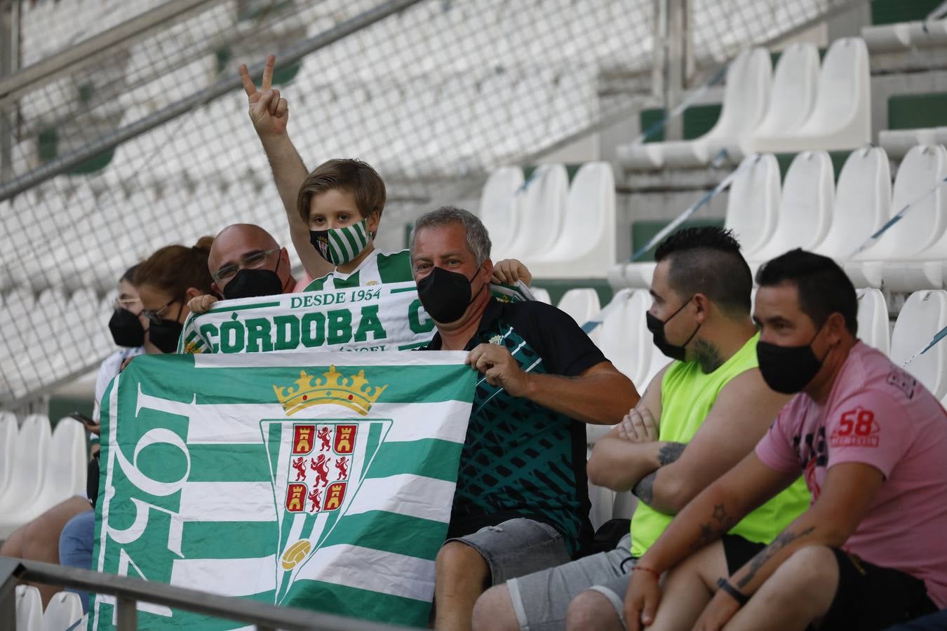 El ambiente previo al partido entre el Córdoba y el Extremadura, en imágenes