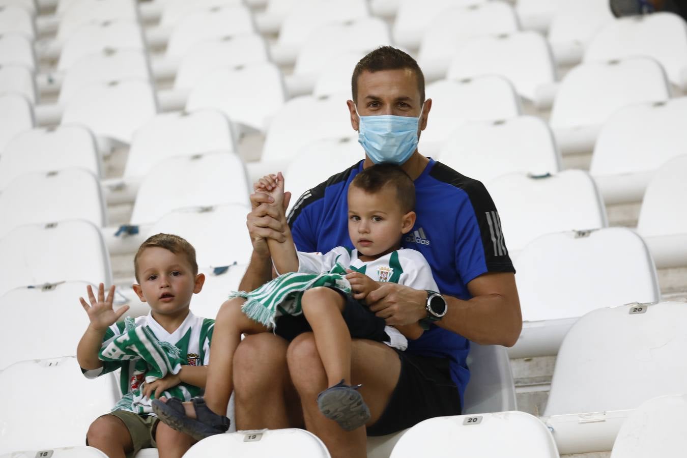 El ambiente previo al partido entre el Córdoba y el Extremadura, en imágenes