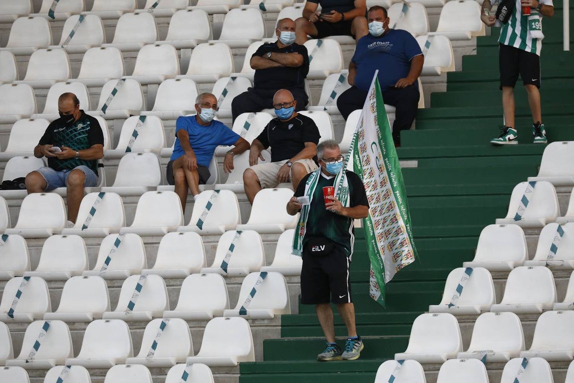 El ambiente previo al partido entre el Córdoba y el Extremadura, en imágenes
