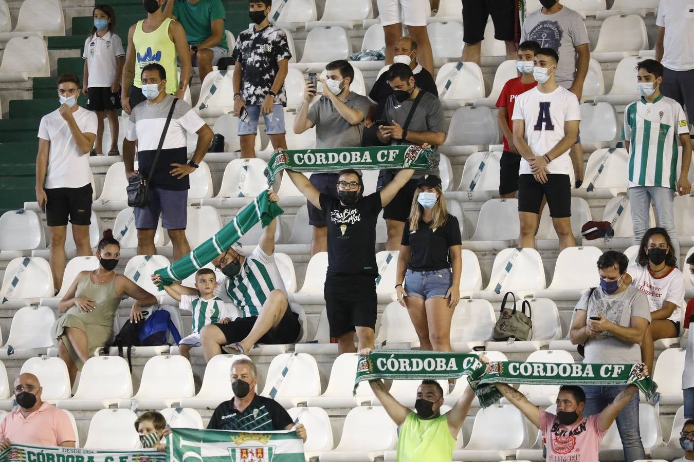 El ambiente previo al partido entre el Córdoba y el Extremadura, en imágenes