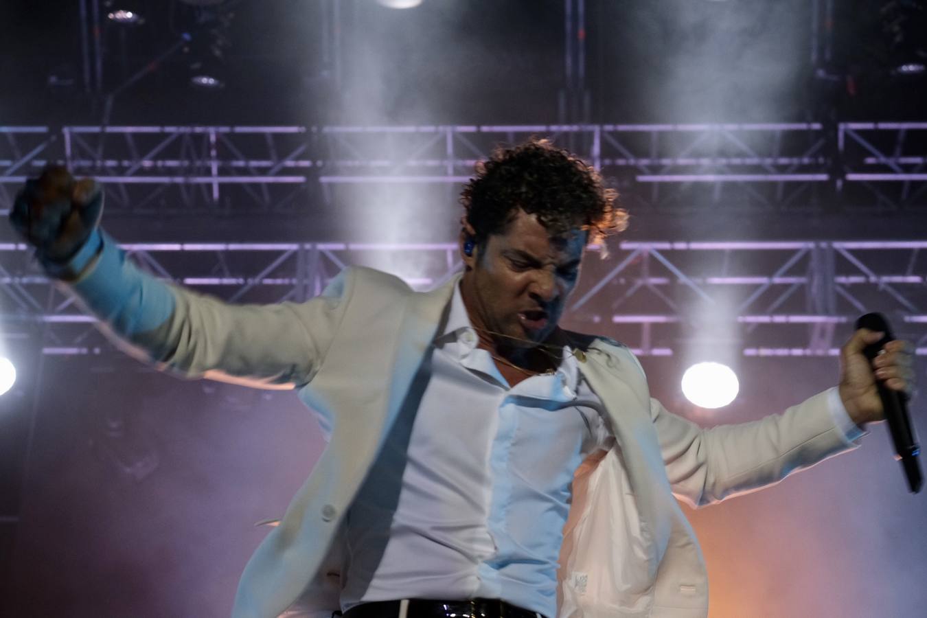 FOTOS: El huracán Bisbal pasa por el Concert Music Festival de Chiclana con un vendaval de ritmo