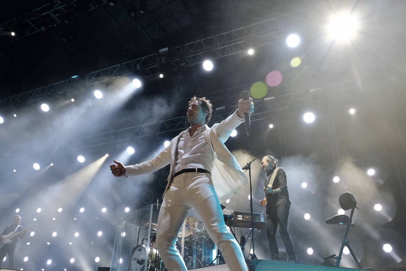 FOTOS: El huracán Bisbal pasa por el Concert Music Festival de Chiclana con un vendaval de ritmo