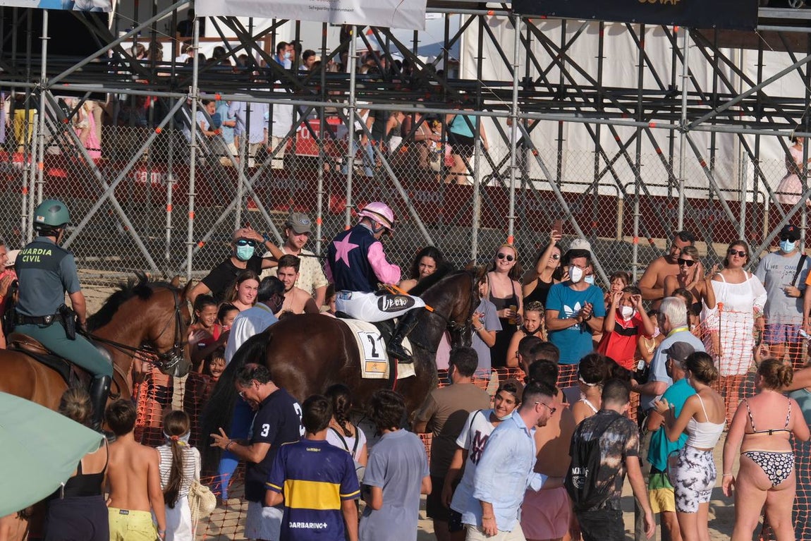 FOTOS: Segundo día de las Carreras de Caballos de Sanlúcar en el segundo ciclo