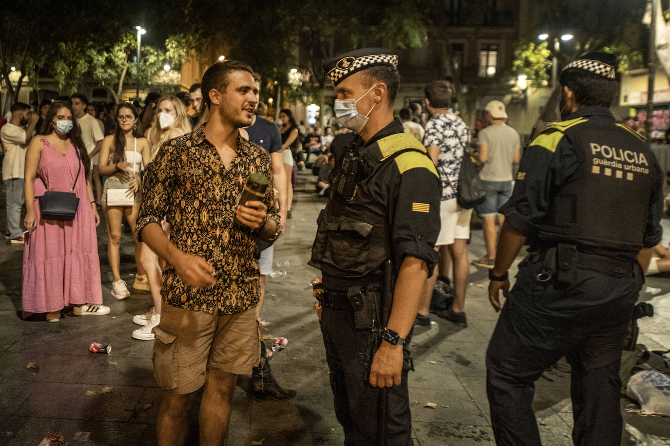 Primera noche sin toque de queda en Barcelona: botellones, aglomeraciones y 4.100 desalojados