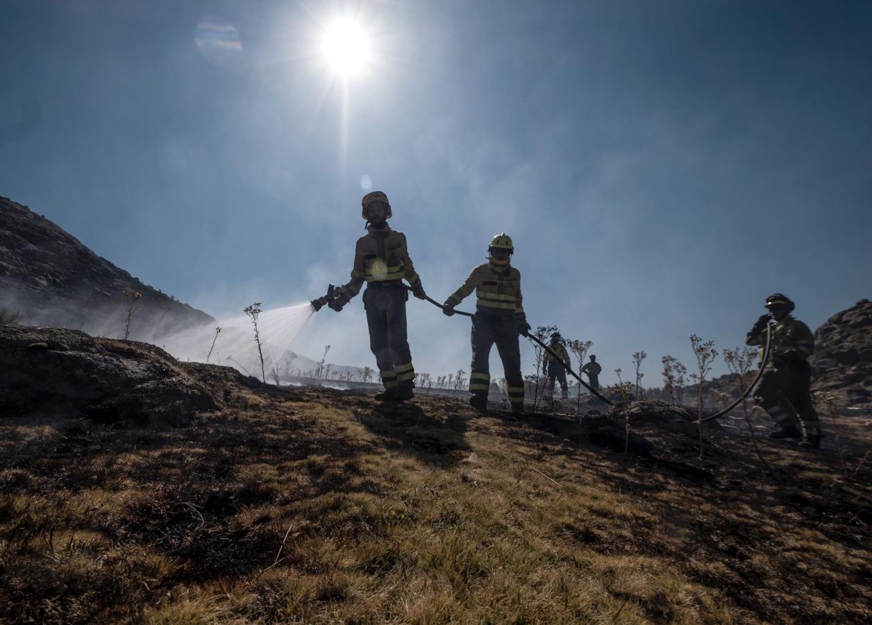 Cuadrilla de bomberos en Riofrío