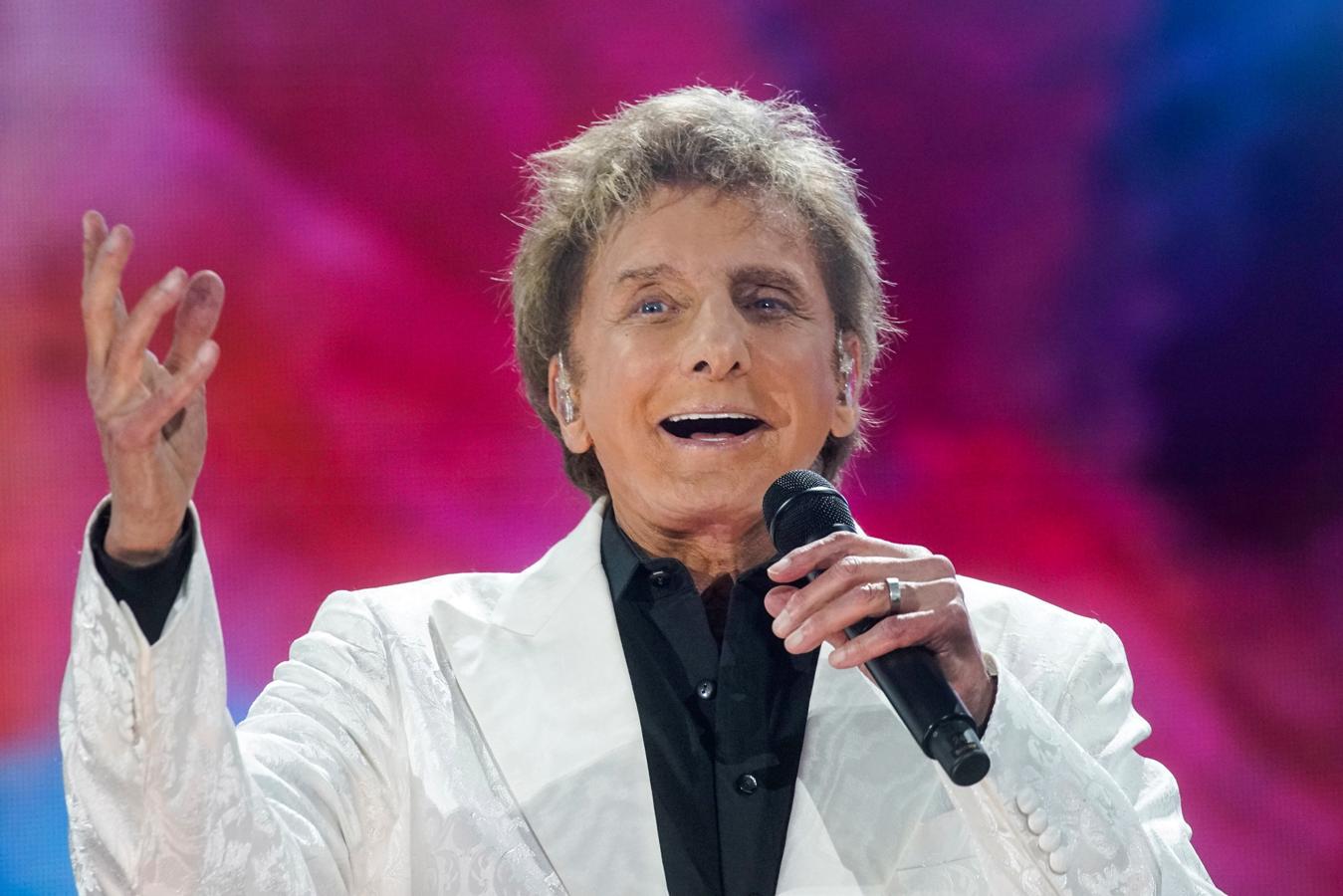 El cantante Barry Manilow. 