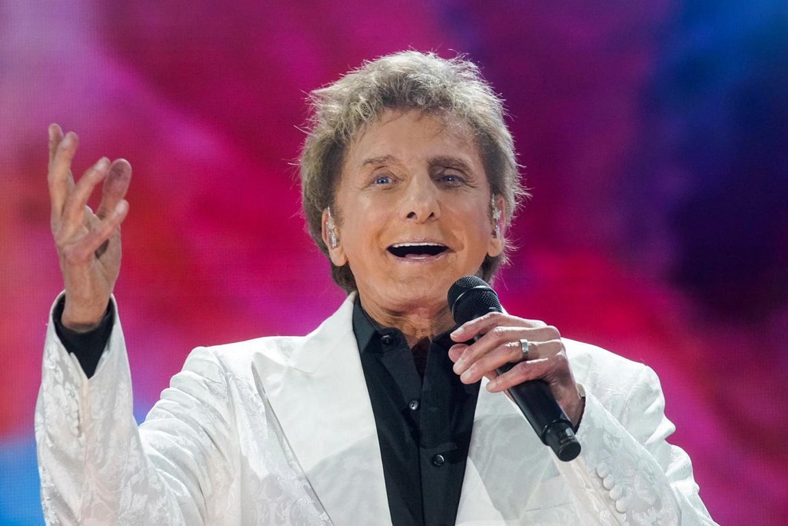 El cantante Barry Manilow. 