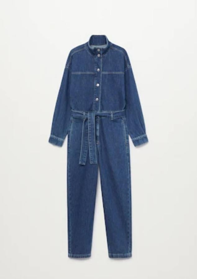 Mango - Los imprescindibles para la vuelta a la ciudad. Mono denim con cinturón, de Mango. El mono es el nuevo básico de la ciudad y este diseño tiene un corte que se ajusta a la cintura, estilizándola. Precio: 49,99€.