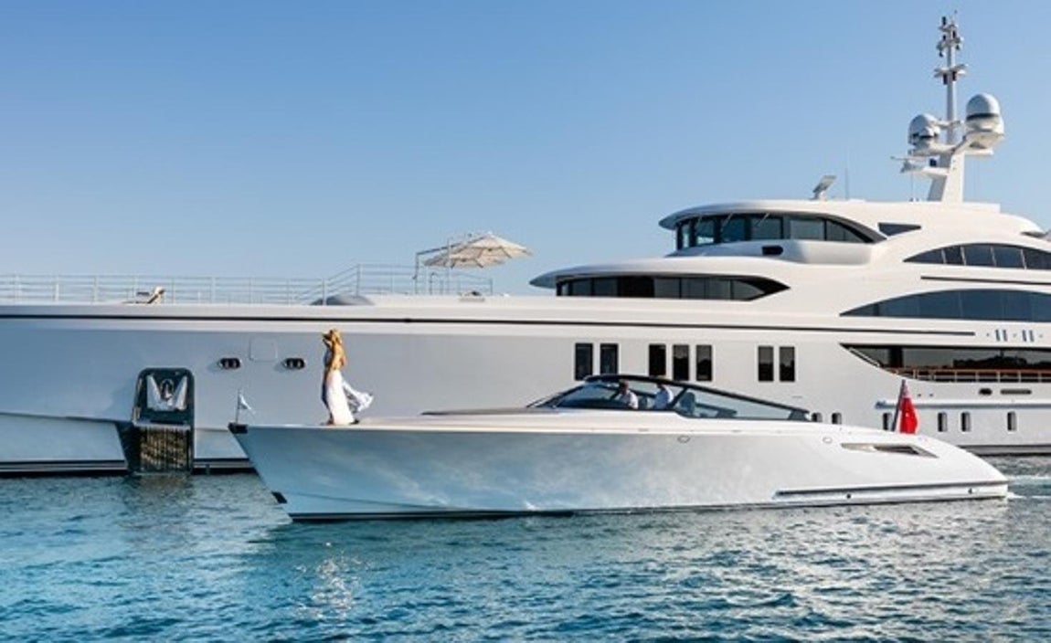 Así es el Wajer 55 al detalle. Uno de los puntos clave además de su ligereza es la facilidad para ser conducido ya que solo hace falta una persona. Desde su web indican que es un modelo muy adecuado para servir como apoyo a otras embarcaciones más grandes y que se puede almacenar fácilmente ne su interior.