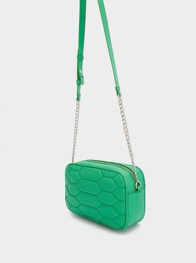 Parfois - Los imprescindibles para la vuelta a la ciudad. Bolso bandolera con cadena combinada, de Parfois. Acolchado y en color verde, uno de los tonos estrella de la temporada. Perfecto para combinar con básicos y darles un toque renovado. Precio: 15,99€.