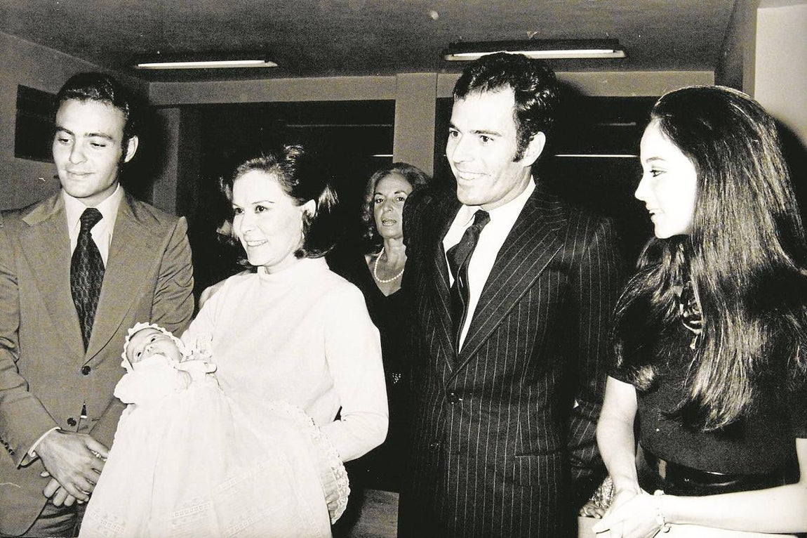 Beatriz Arrastia en el bautizo de su nieta Chábeli Iglesias en 1971. 