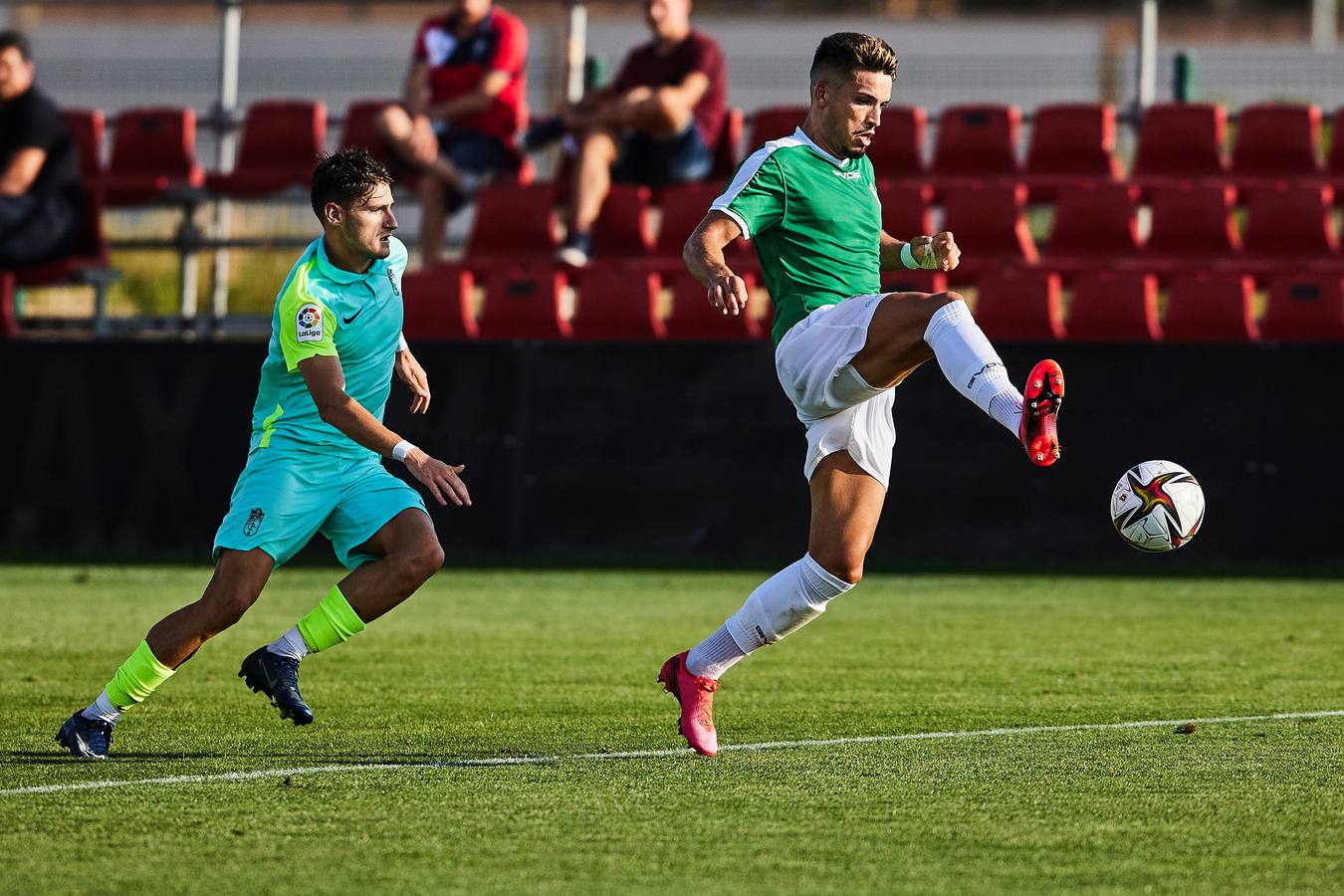 El partido entre el Recreativo Granada y el Córdoba CF, en imágenes