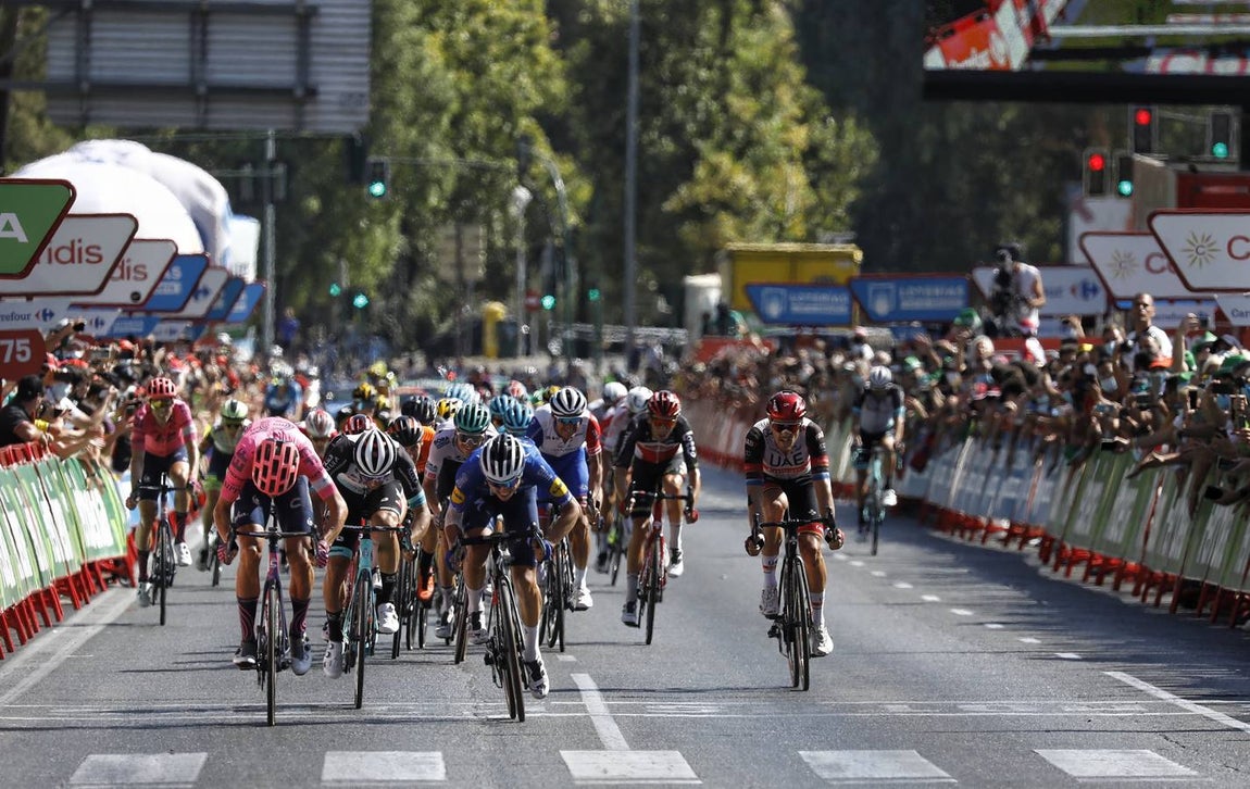 La Vuelta Ciclista a España a su paso por Córdoba, en imágenes