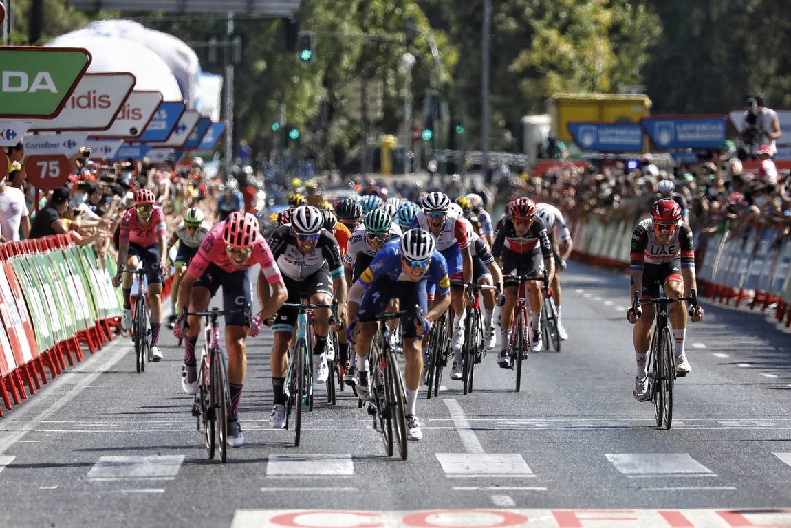 La Vuelta Ciclista a España a su paso por Córdoba, en imágenes