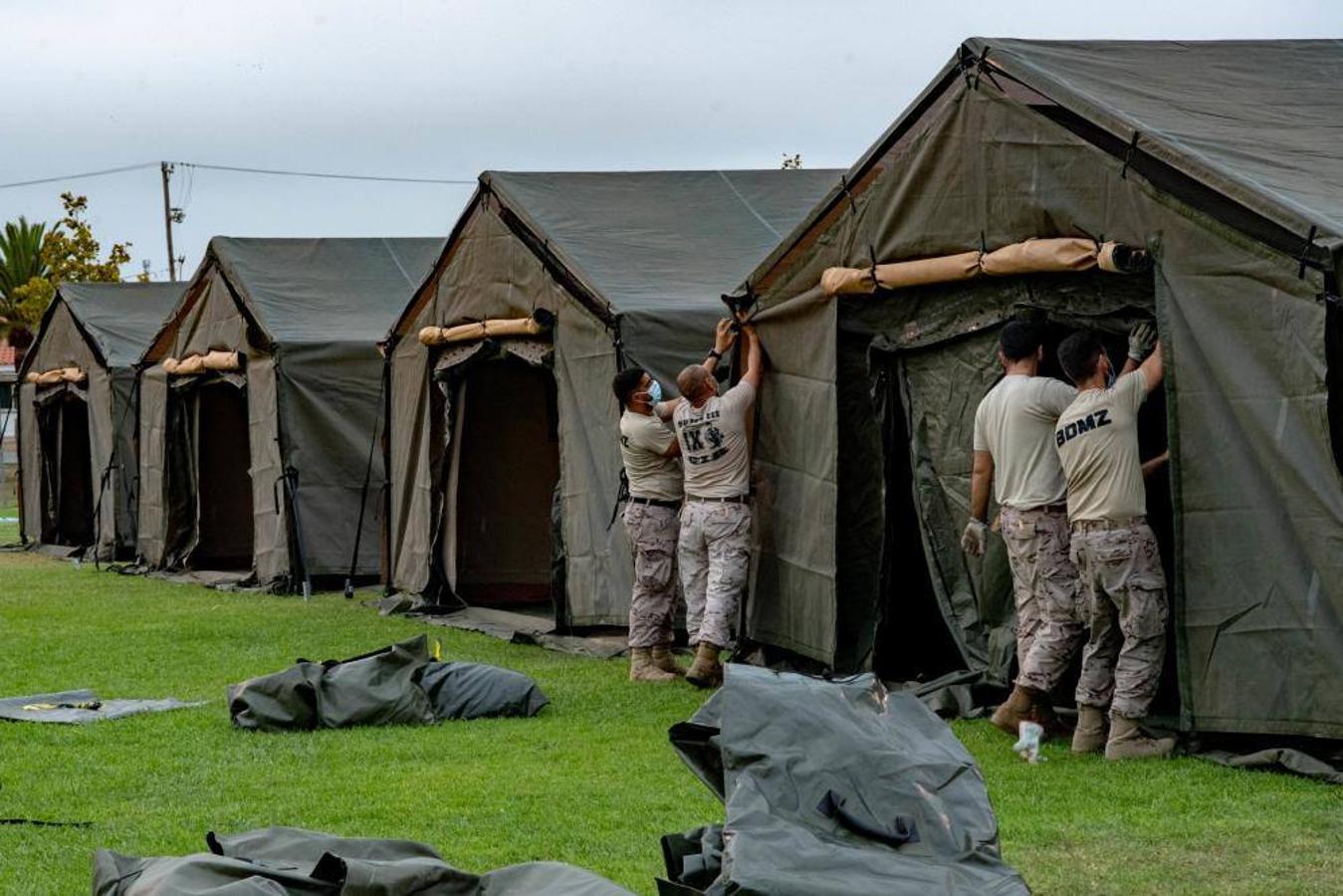 En la propia base, se ha levantado un campamento para acoger a los refugiados. 