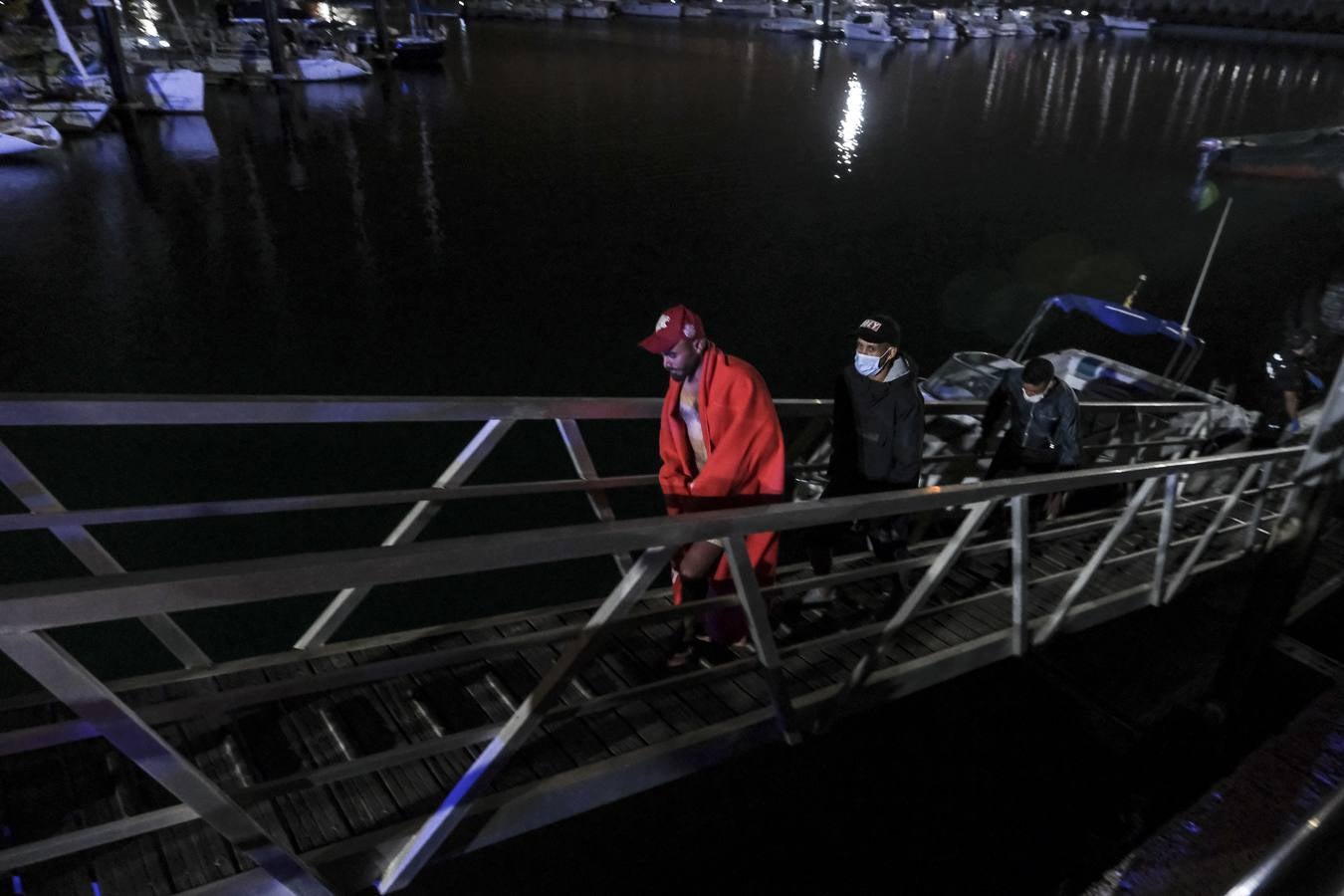 Fotos: Salvamento Marítimo traslada a unos 90 migrantes a Puerto América