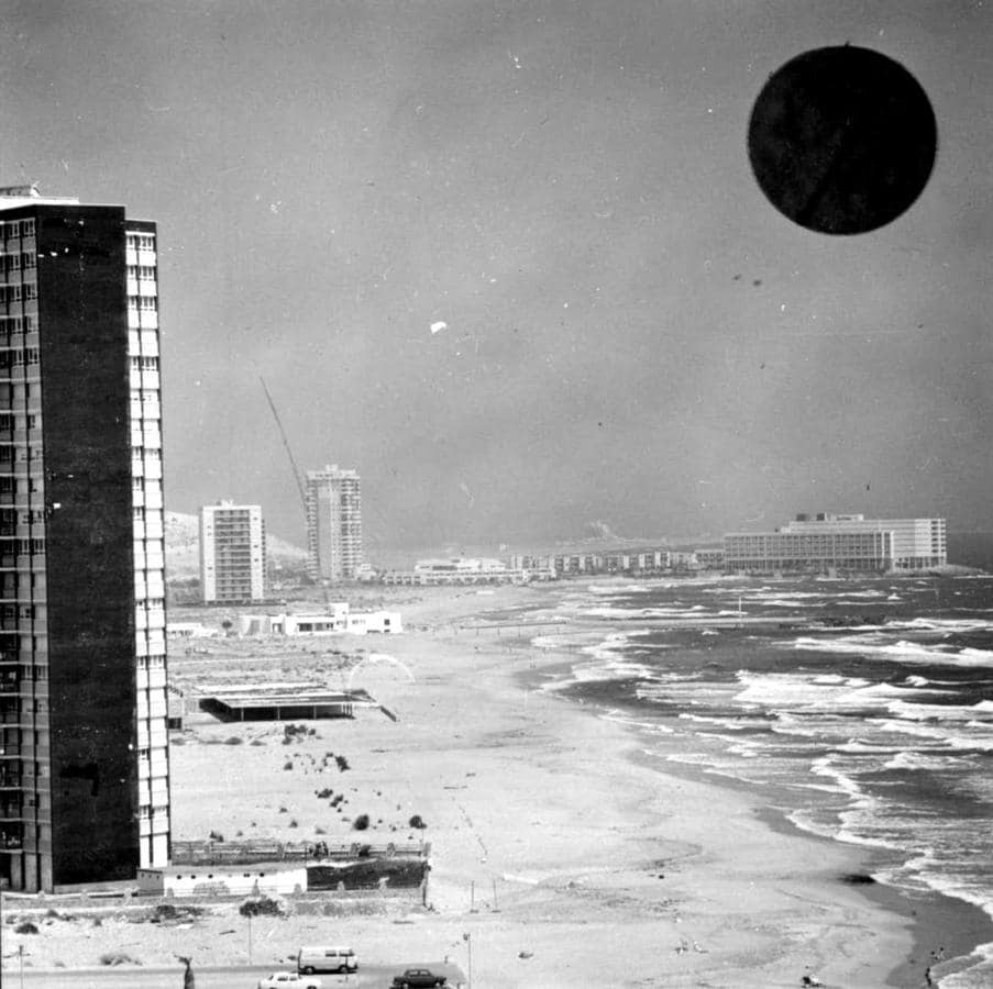 Vista de la playa de la Manga del Mar Menor en el año 1971. 