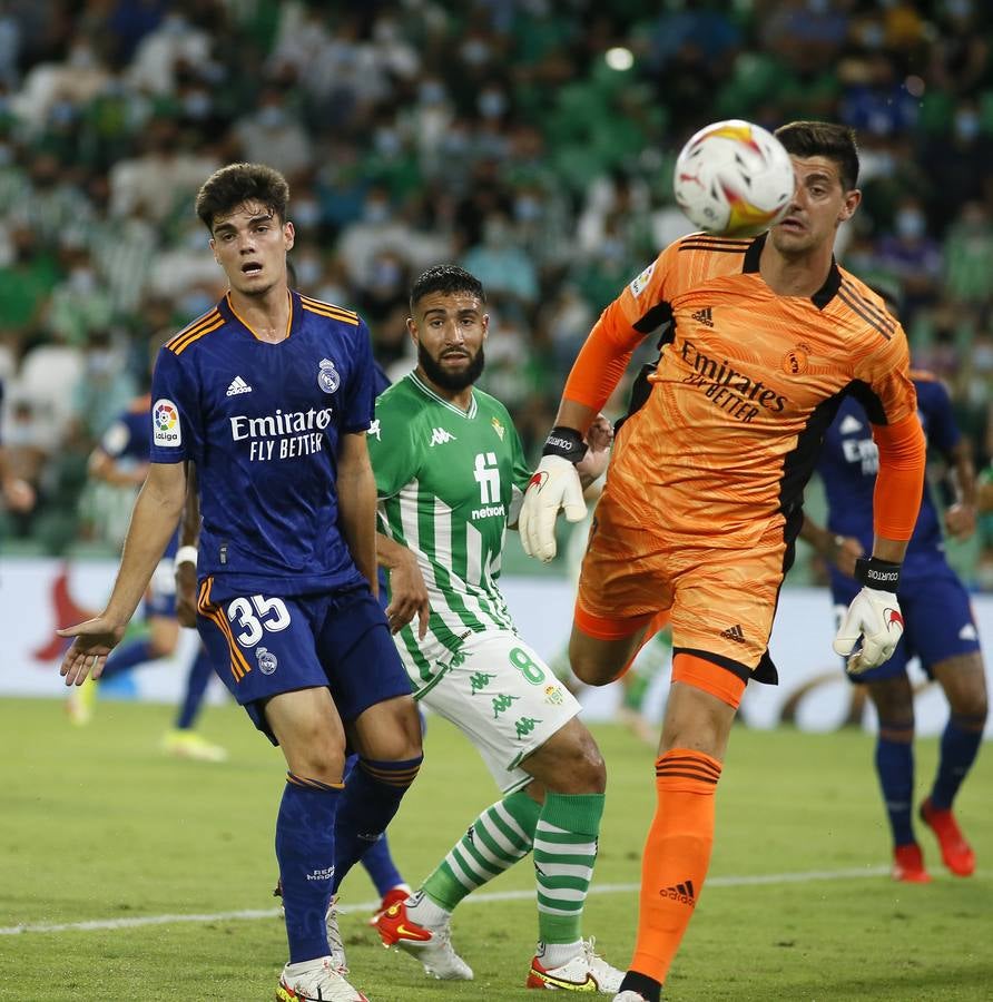 Partido entre el Real Betis y el Real Madrid disputado en el Benito Villamarín