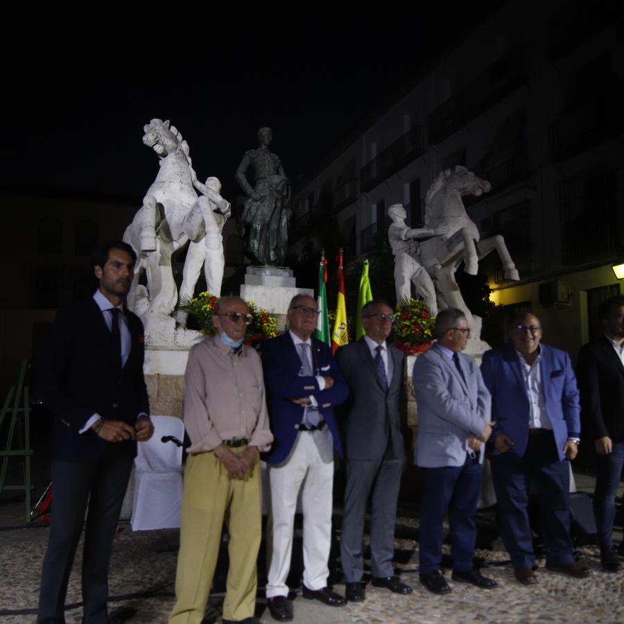 Homenaje a Manolete en el barrio torero de Santa Marina, en imágenes