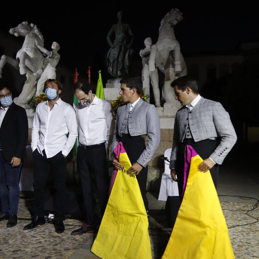 Homenaje a Manolete en el barrio torero de Santa Marina, en imágenes